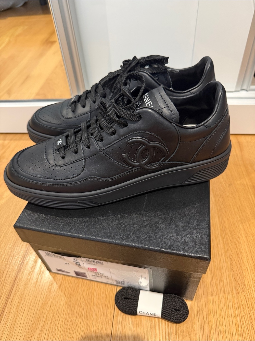 CHANEL Black Leather women’s Low-Top Sneakers